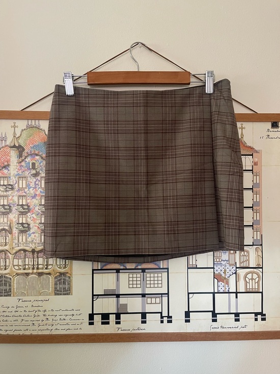 Aritzia Dresses & Skirts - Aritzia Plaid Mini Skirt in Brown Plaid in 8